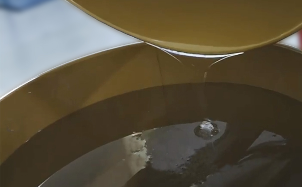 什么原因導致模具硅膠冒油？